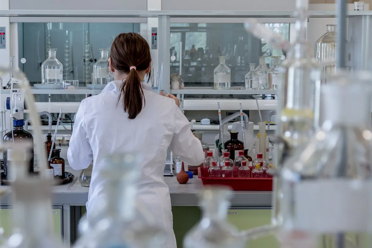 Porous polymer cages enable enzyme reactions above 100°C
