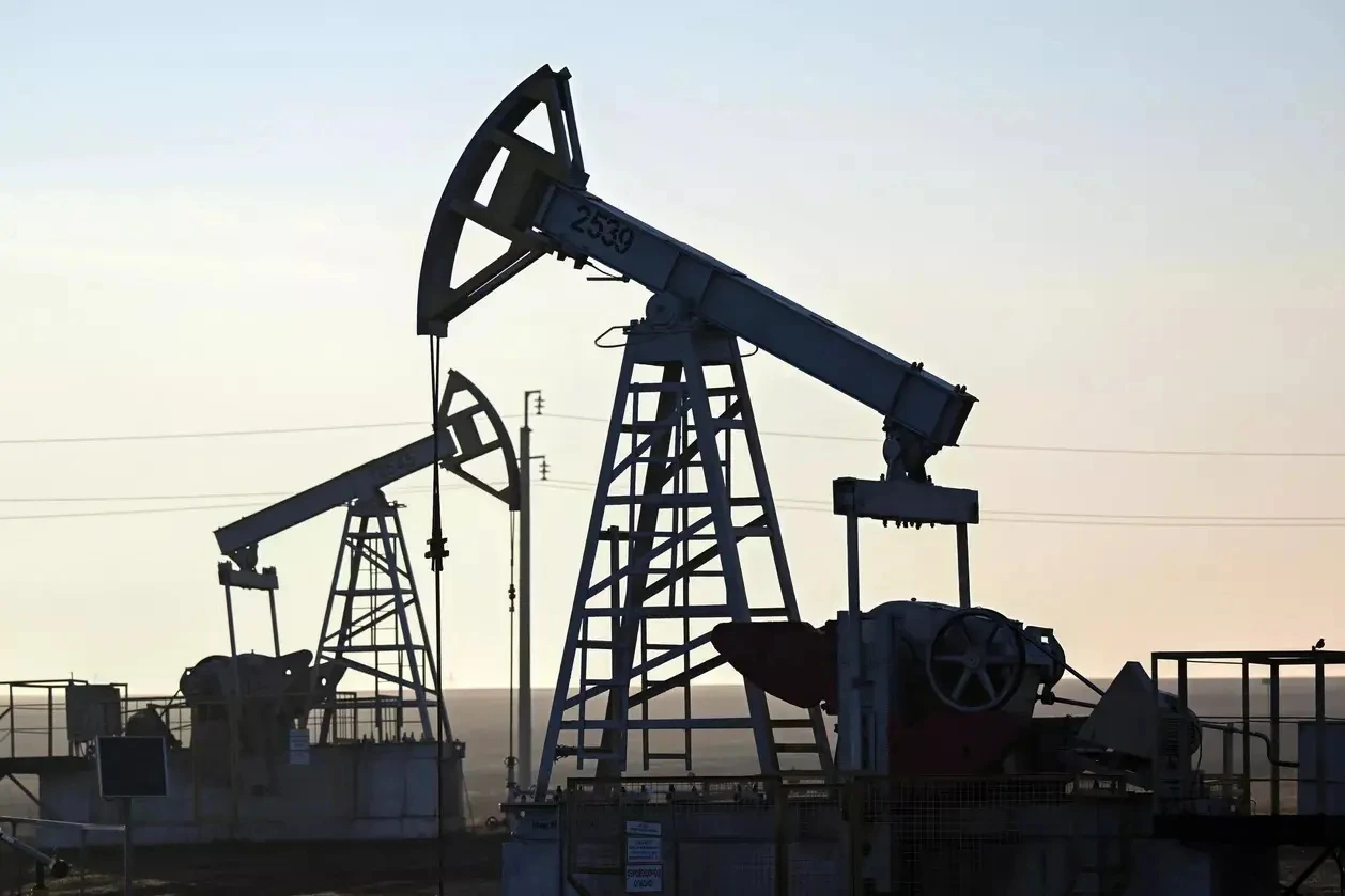 Нефтепереработка в РФ упала до минимума с 2002 года — 3,6 млн баррелей в сутки