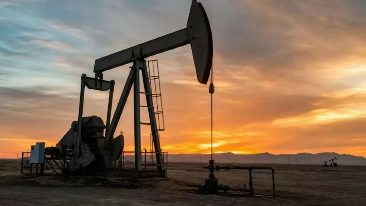 Нефть отыграла часть падения на рисках поставок, Brent — $84,39