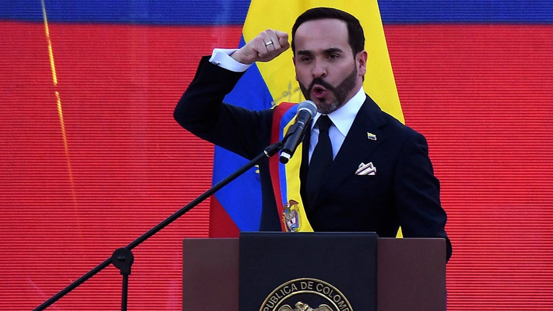 Абелардо Де Ла Эсприела вступил в должность президента Колумбии и пообещал искоренить наркотерроризм