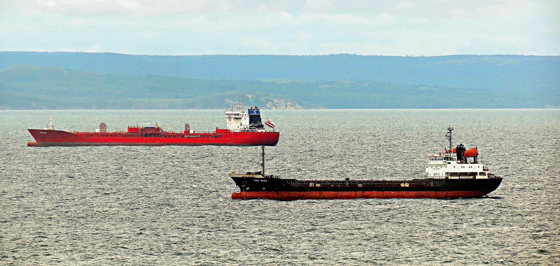 США прогнозируют падение транзита нефти через Ормуз на 77% и перебои до 2027 г.