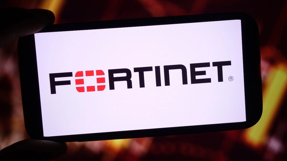 Fortinet исправила восемь уязвимостей, включая ошибки аутентификации в FortiWeb и FortiManager