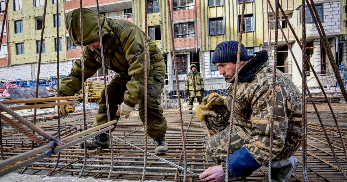Россия предлагает реформу найма мигрантов с 2027 года, привязывая работников к работодателям и регионам