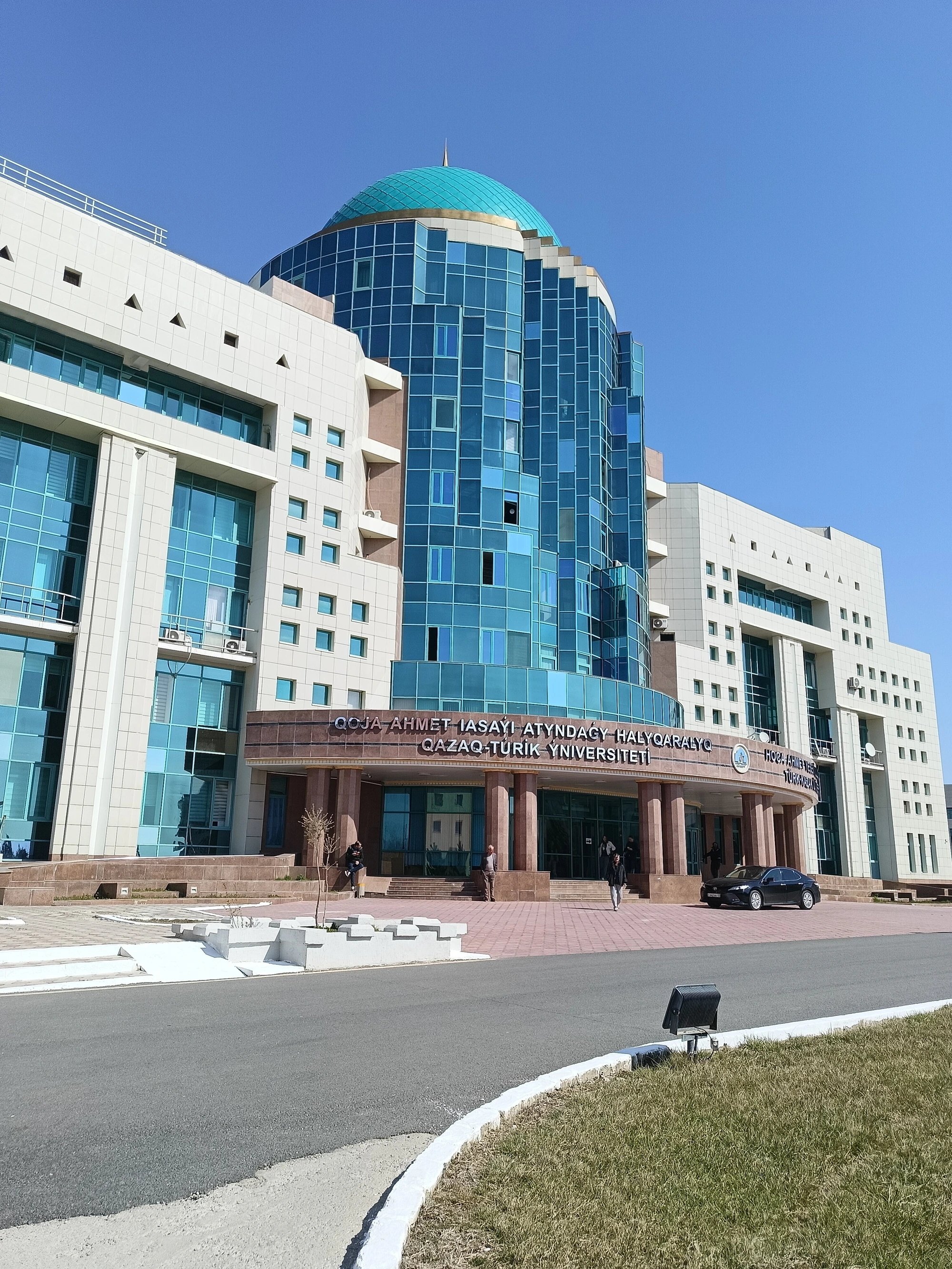 В Туркестане задержали лжесотрудников АФМ, вымогавших 15 млн тенге у главы медорганизации
