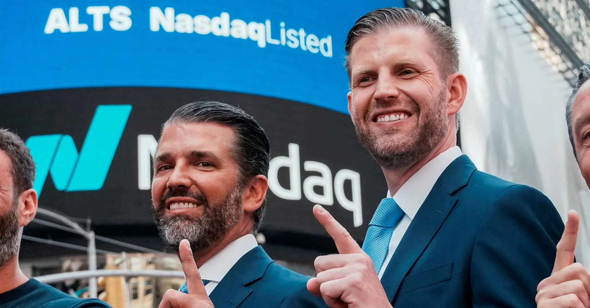 Криптокомпания Трампа поддерживает гонконгский венчур, где 43 из 90 ИИ-моделей — китайские