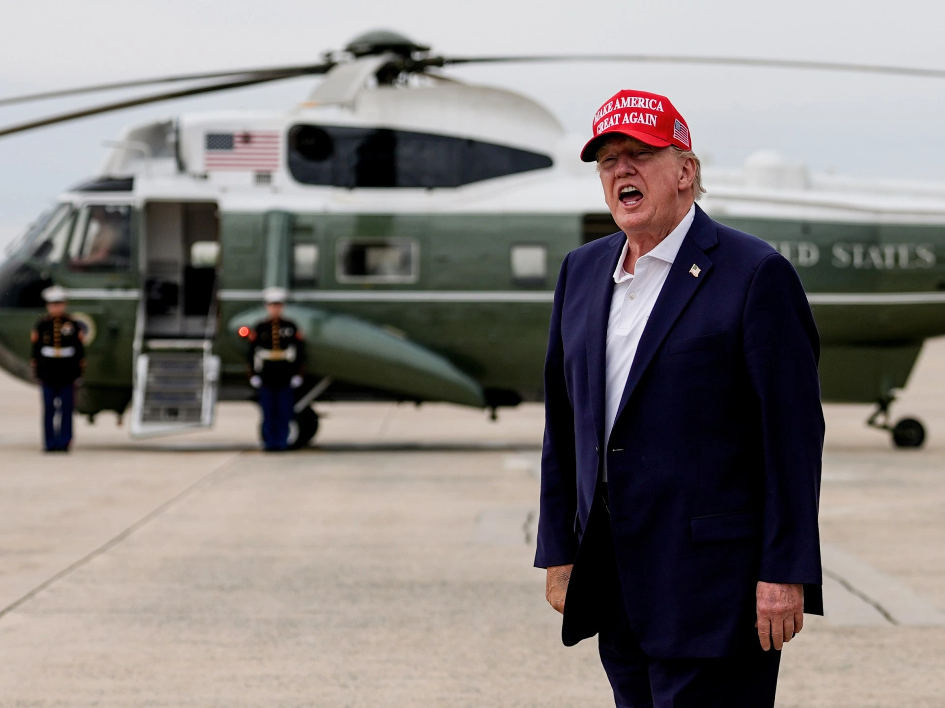 Трамп требует от Ирана поднять белый флаг на фоне истечения меморандума