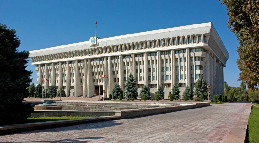 Жогорку Кенеш 17 сентября рассмотрит постановление о выборах президента