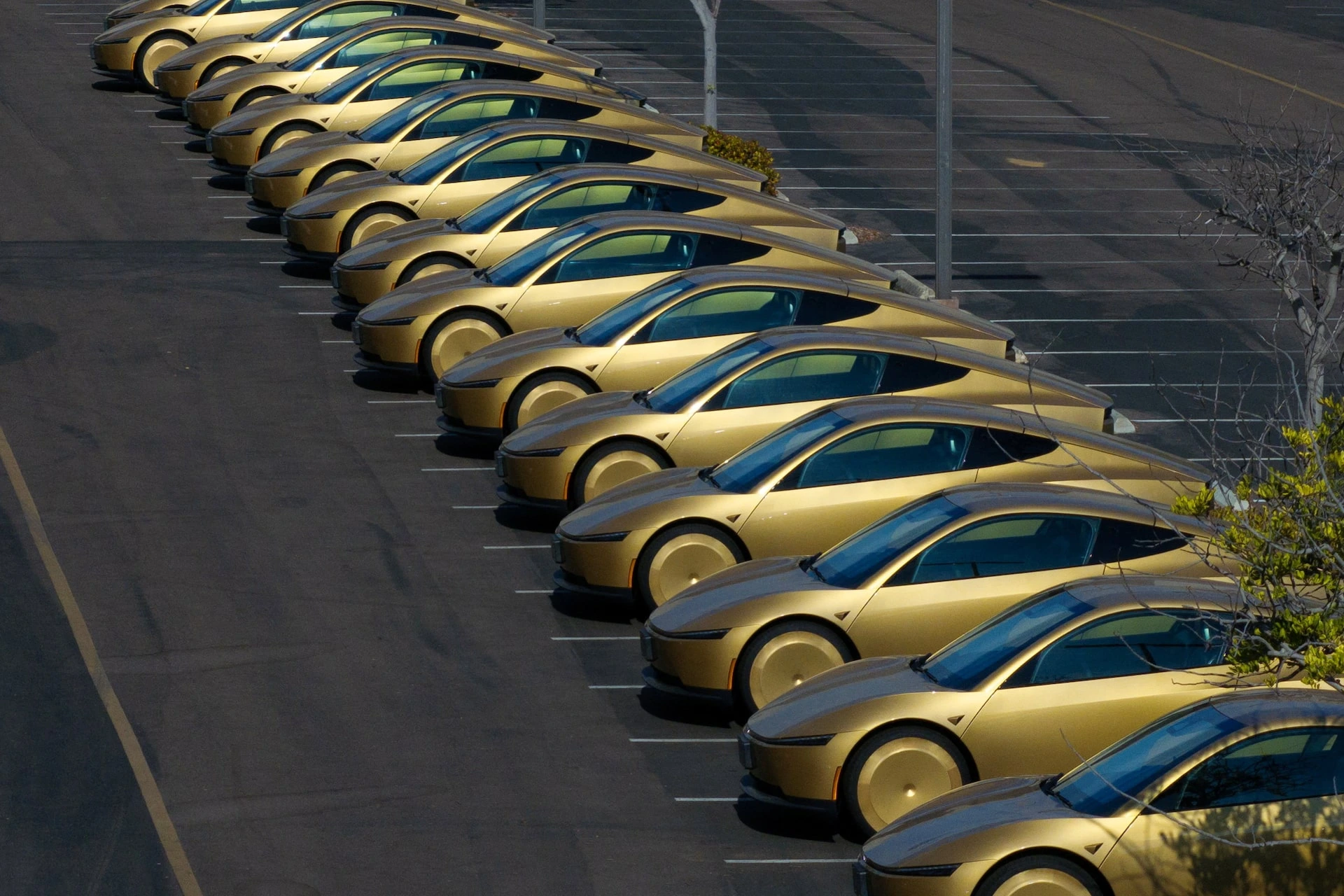 Tesla запустит Cybercab в Остине в августе, начав с поездок сотрудников
