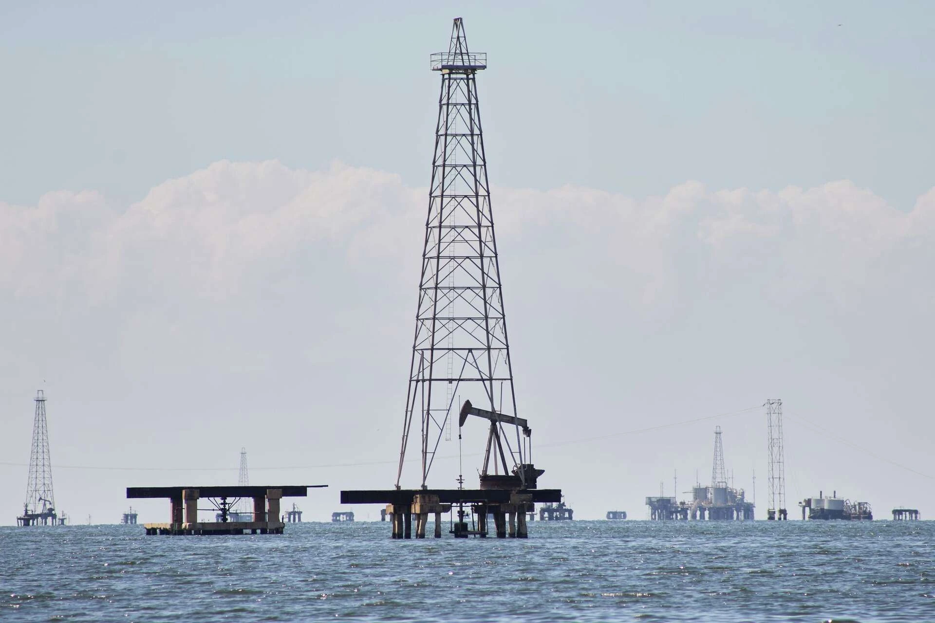 Независимые нефтекомпании США подпишут контракты с Венесуэлой в среду в Хьюстоне