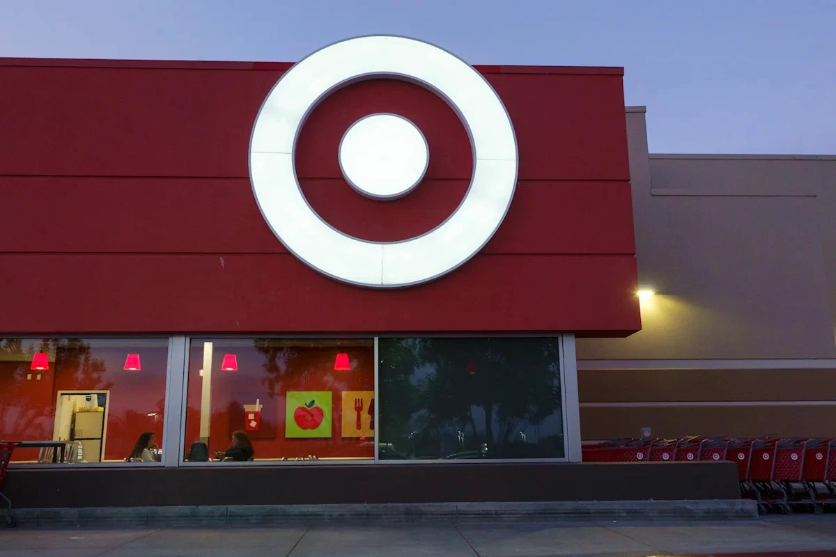 Target повысил годовой прогноз после роста продаж на 5,3% во II квартале