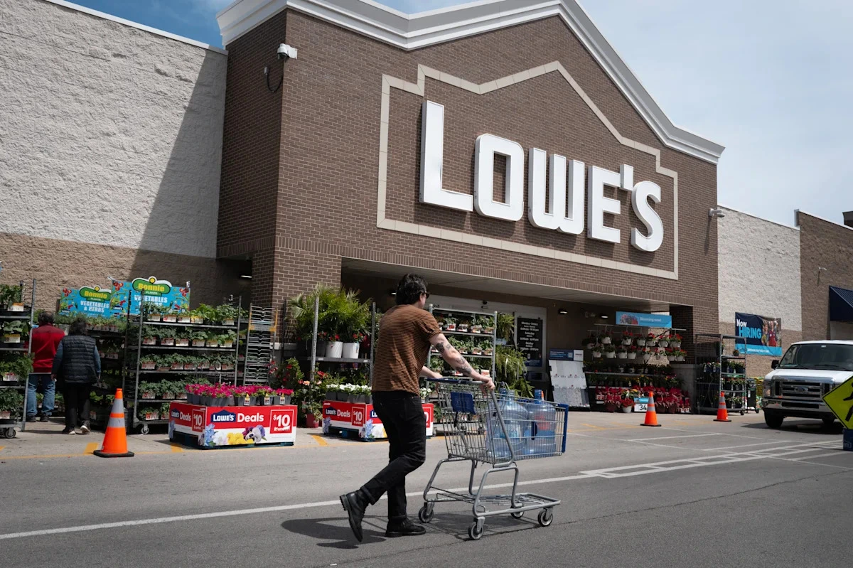 Lowe's снизила прогноз продаж на 2026 год до $92 млрд, акции упали на премаркете