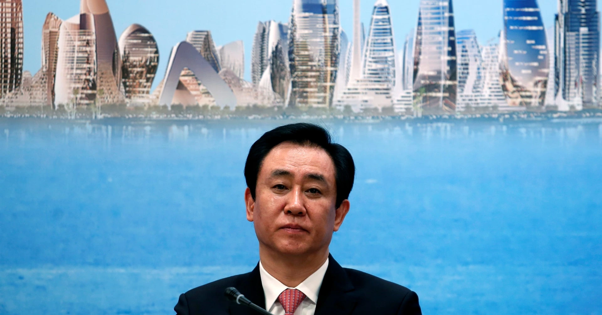 Китайский суд приговорил основателя Evergrande Хуэй Каяня к пожизненному заключению