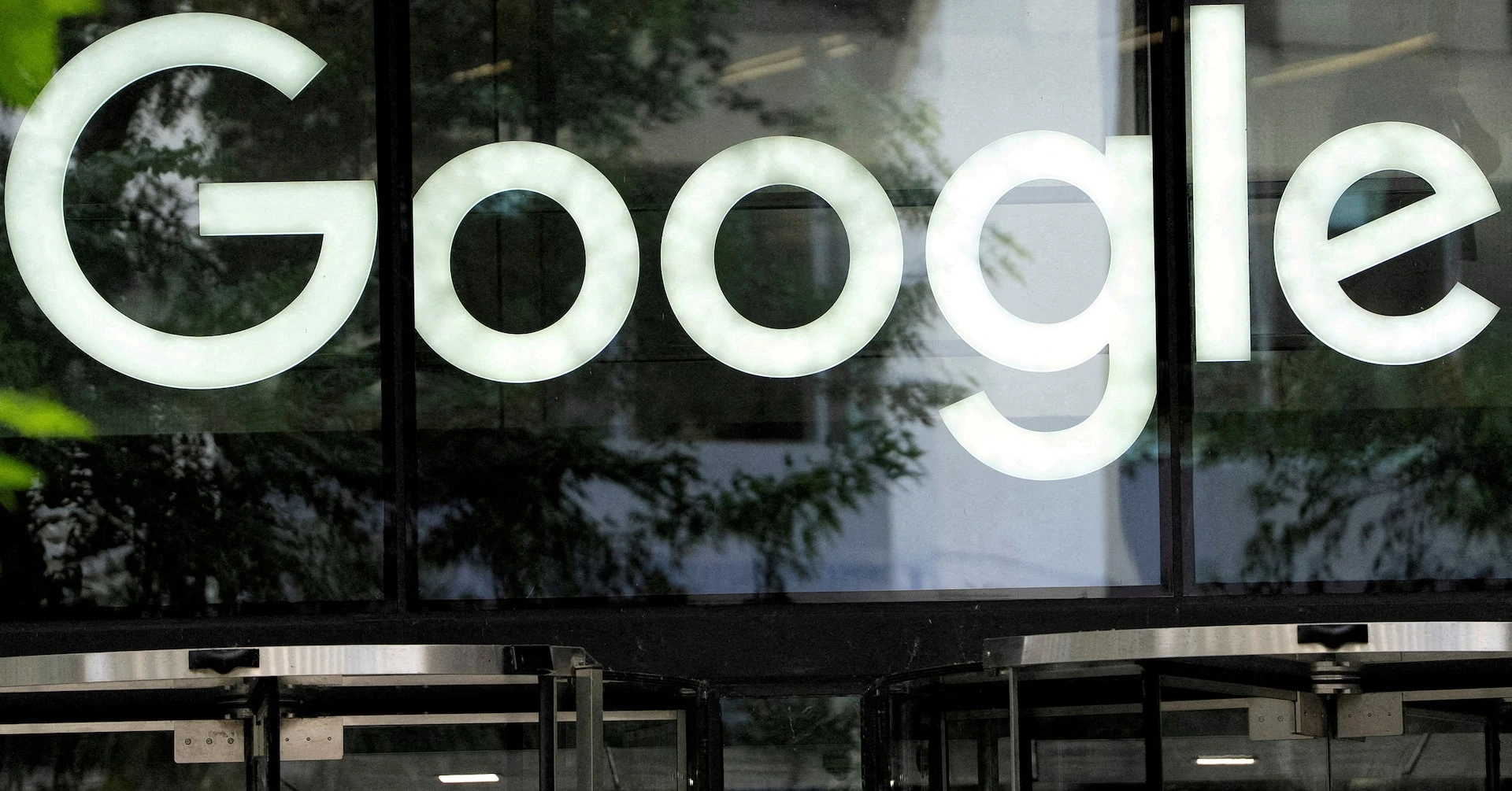 Индия предписала Google удалить 57 сайтов на Firebase в августе