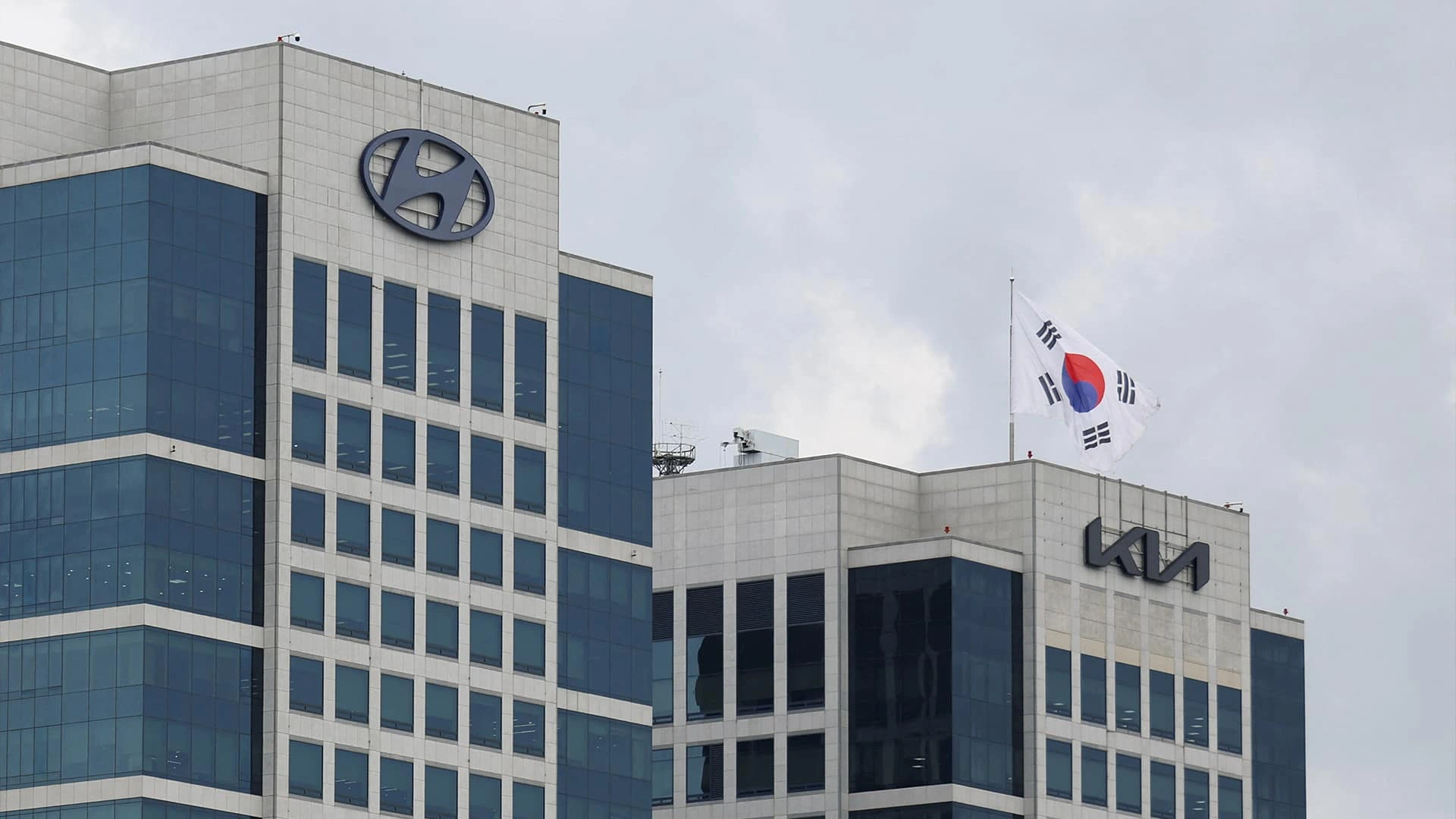 Рабочие Hyundai впервые за 10 лет полностью остановили заводы из-за ИИ
