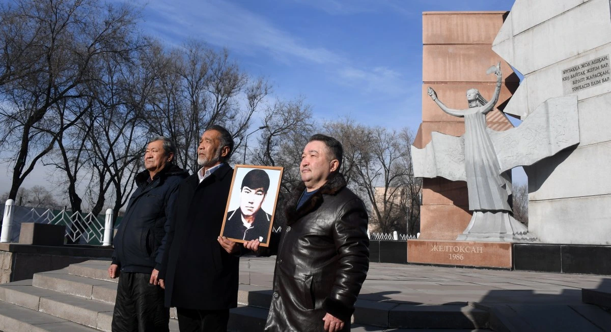 Умер фотограф Юрий Беккер, показавший миру Желтоксан