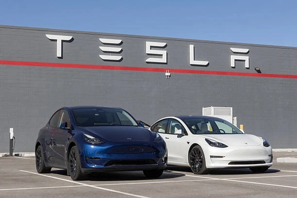 Tesla отзывает почти 3 млн автомобилей в Китае из-за маркировки аварийных ручек