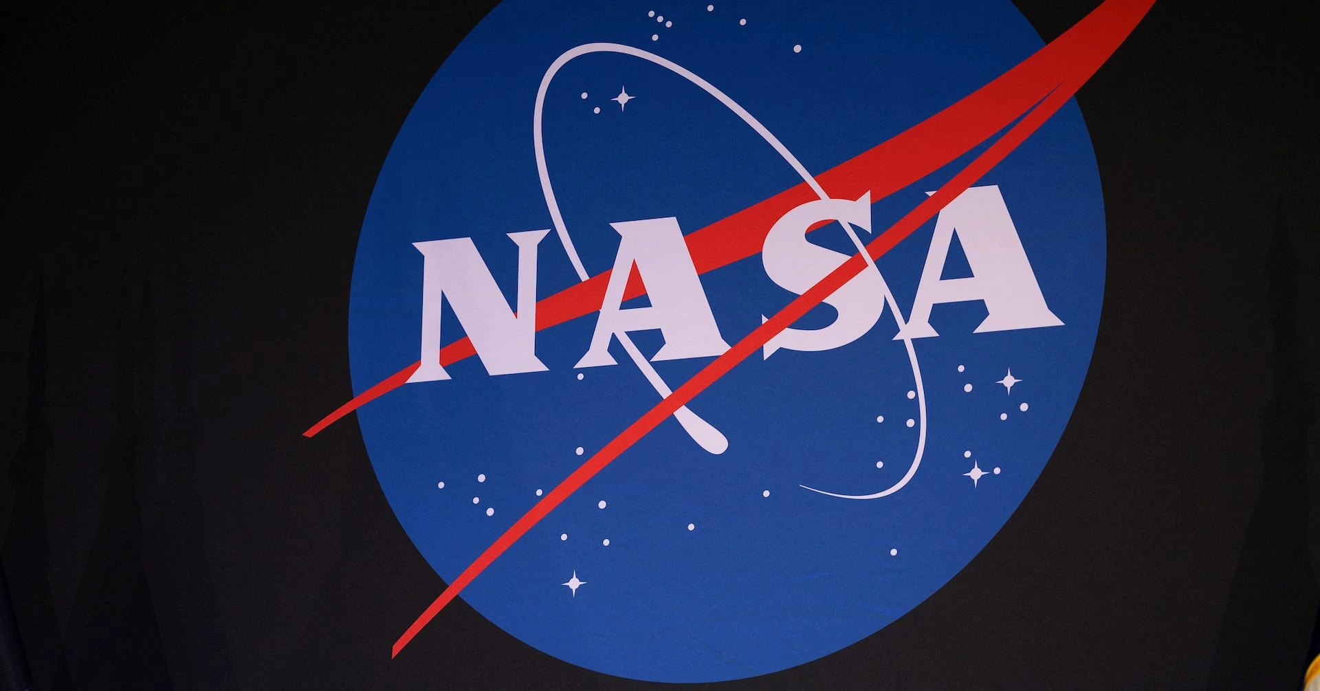 Исследование NASA показало, что некоторые земные микробы могут выжить на Луне