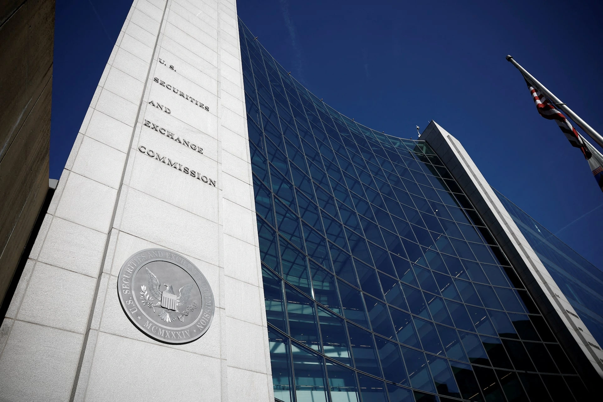 SEC обвинила экс-банкира Bank of America в инсайдерской торговле с прибылью $18,5 млн