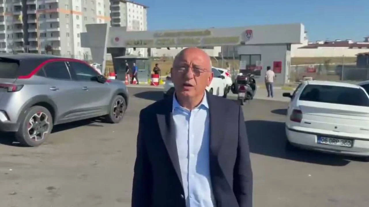 Зампред YENİ Parti Чакырёзер посетил заключённых в тюрьме Чорлу