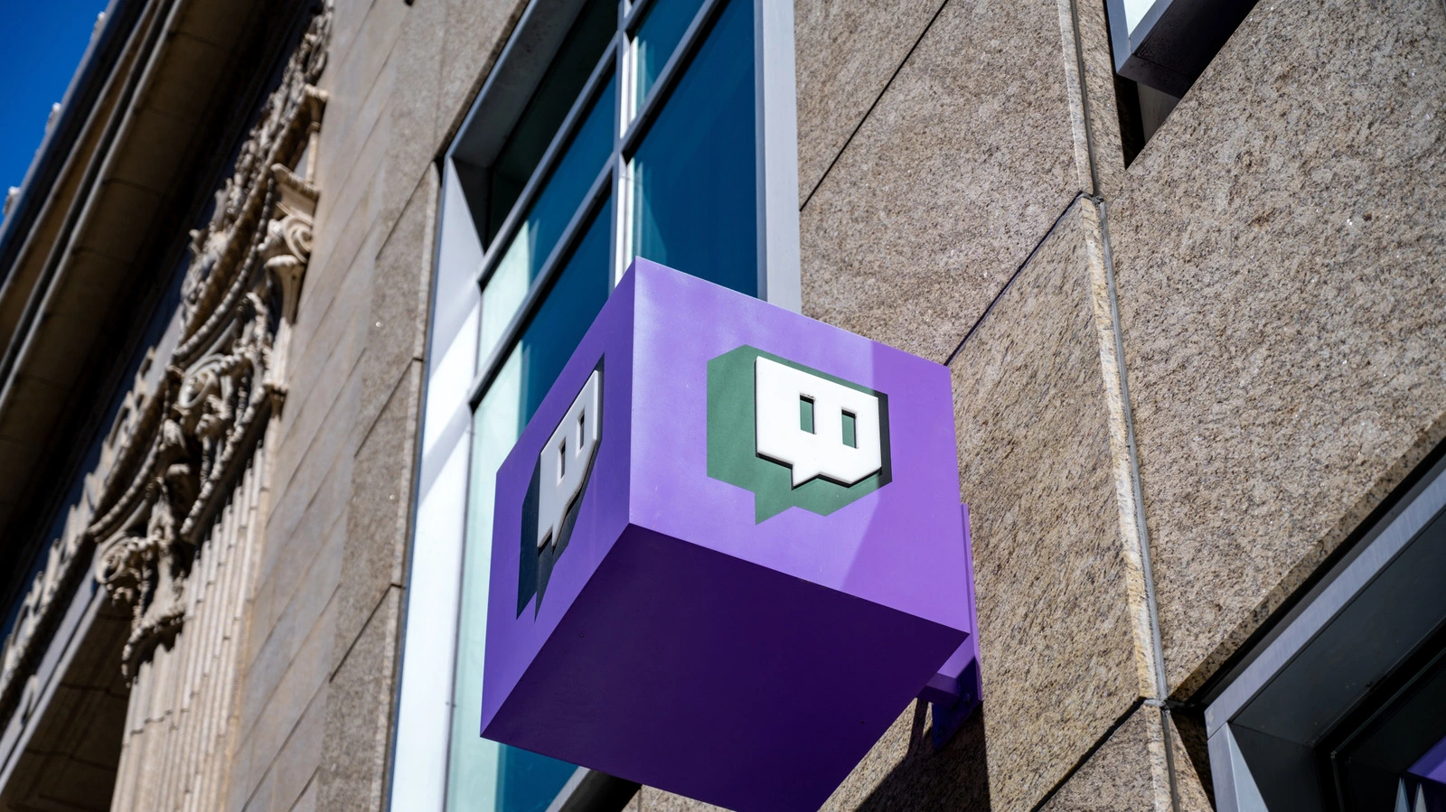 Twitch и Amazon столкнулись с коллективным иском из-за обучения ИИ на контенте стримеров