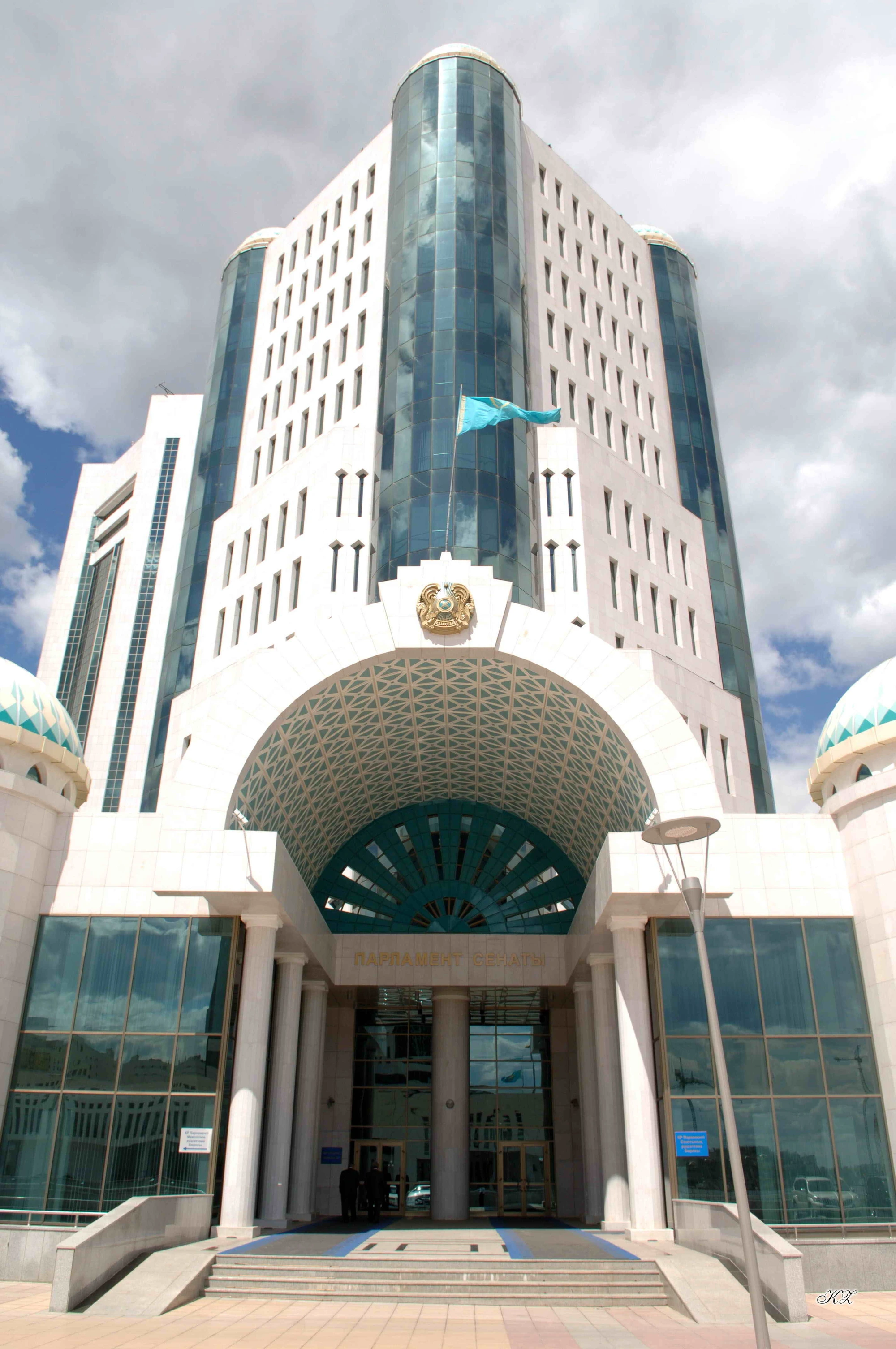 Казахстан заменил двухпалатный парламент на Курултай из 145 депутатов