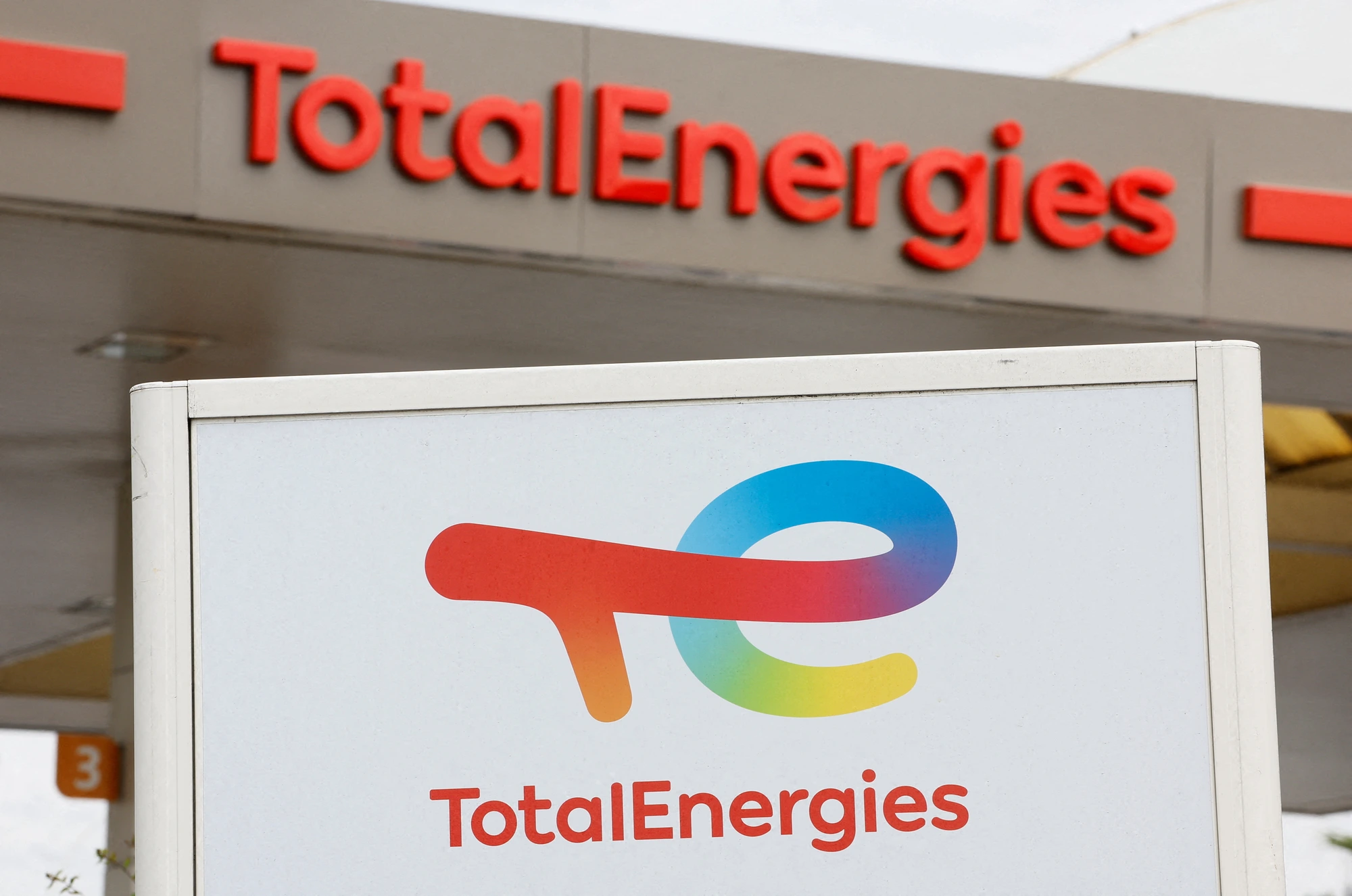 TotalEnergies инвестирует в два трубопровода в обход Ормузского пролива