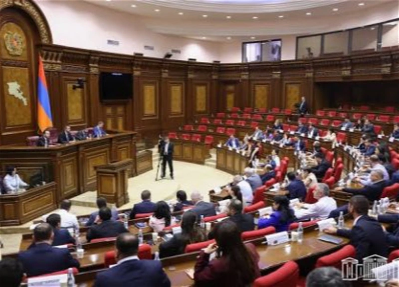 Армянская оппозиция бойкотировала заседание парламента после арестов Кочарянов