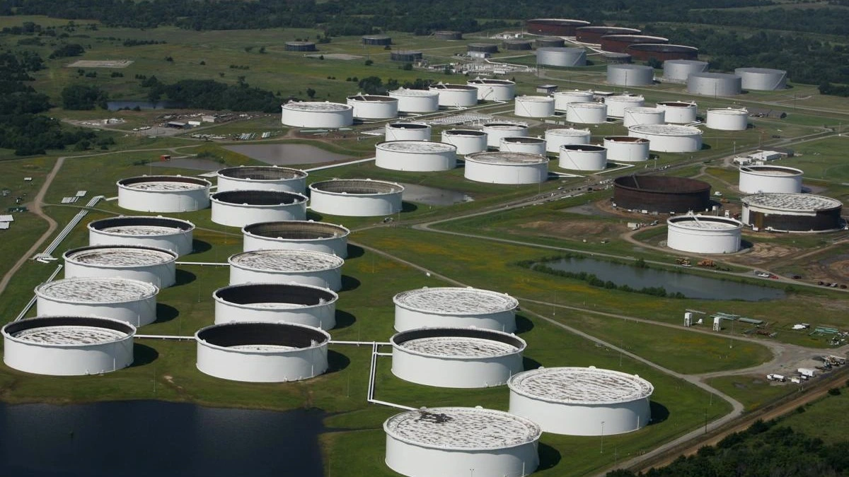Стратегический резерв США упал до 289,7 млн баррелей, запасы нефти выросли на 4,2 млн