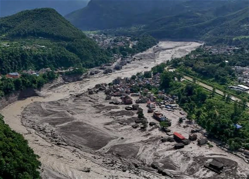 Наводнение в Непале унесло жизни 16 человек, 384 туриста пропали без вести