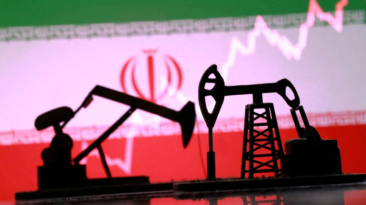 Министр нефти Ирана заявил о продолжении продаж нефти, несмотря на блокаду США
