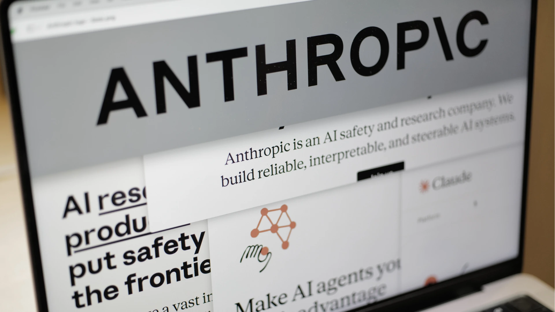 Суд признал незаконным внесение Anthropic в черный список Пентагона