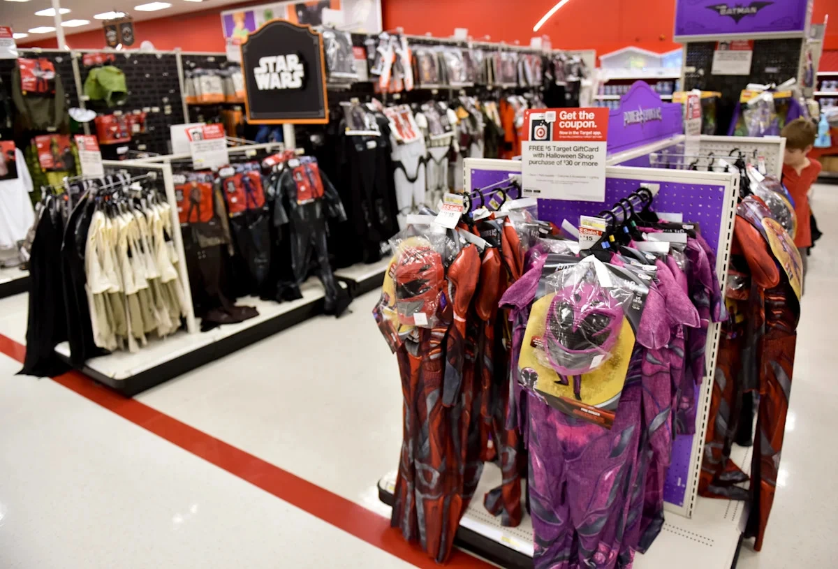 Ошибки Target с хэллоуинскими костюмами отражают системные проблемы контроля продукции