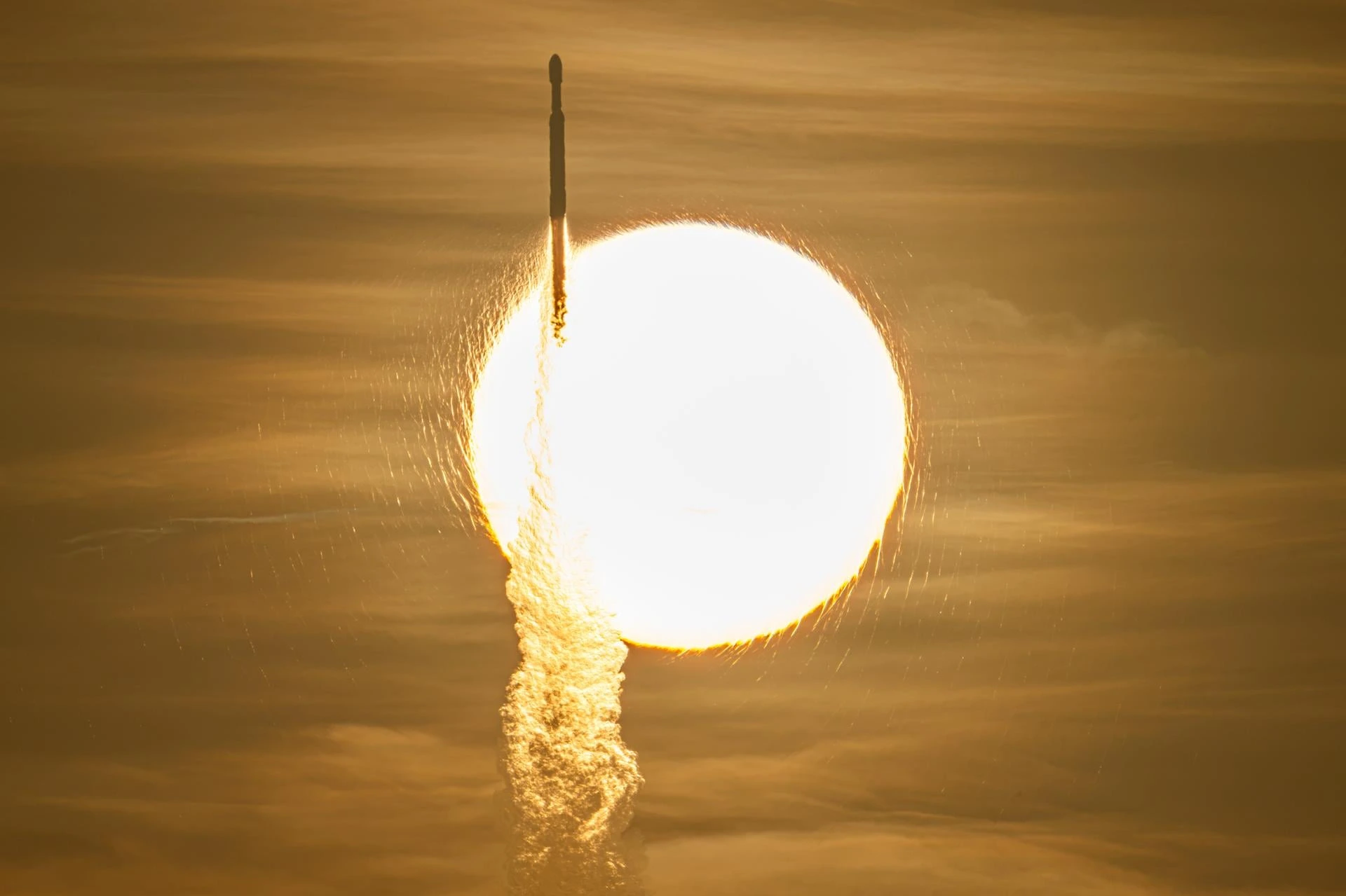 Космический телескоп NASA Roman запущен на ракете SpaceX Falcon Heavy