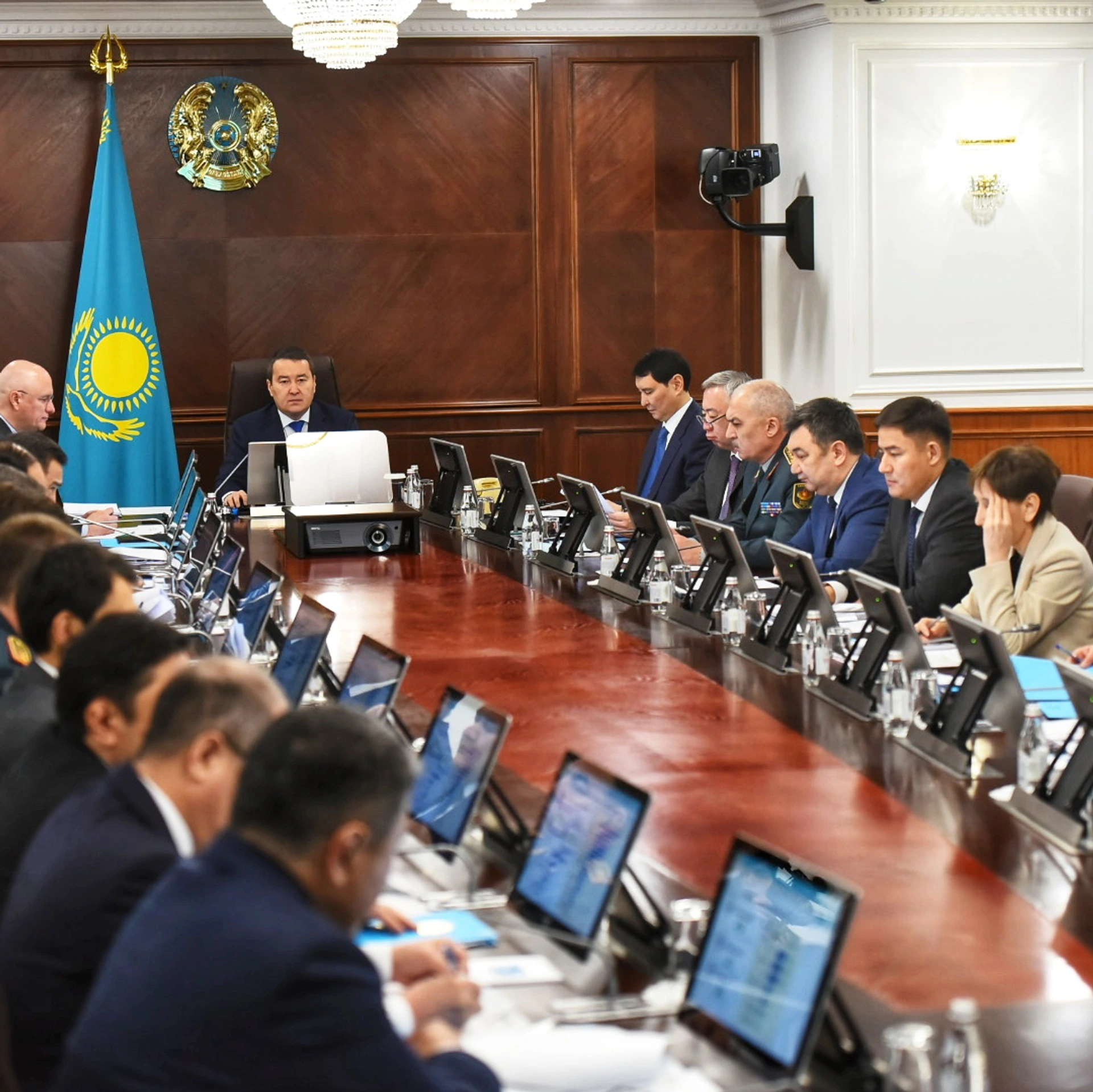 Правительство Казахстана ушло в отставку по Конституции после выборов Курултая