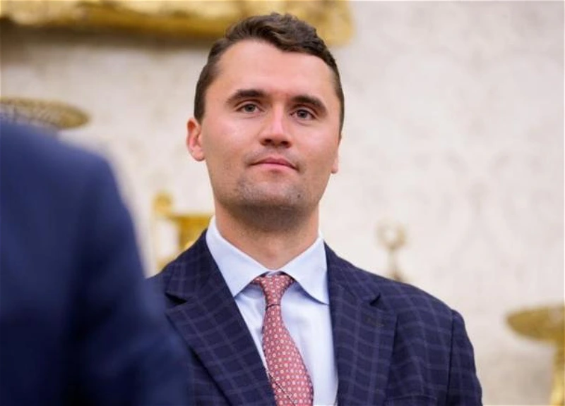 Обвиняемый в убийстве Чарли Кирка не признал вину; суд разрешил добиваться смертной казни