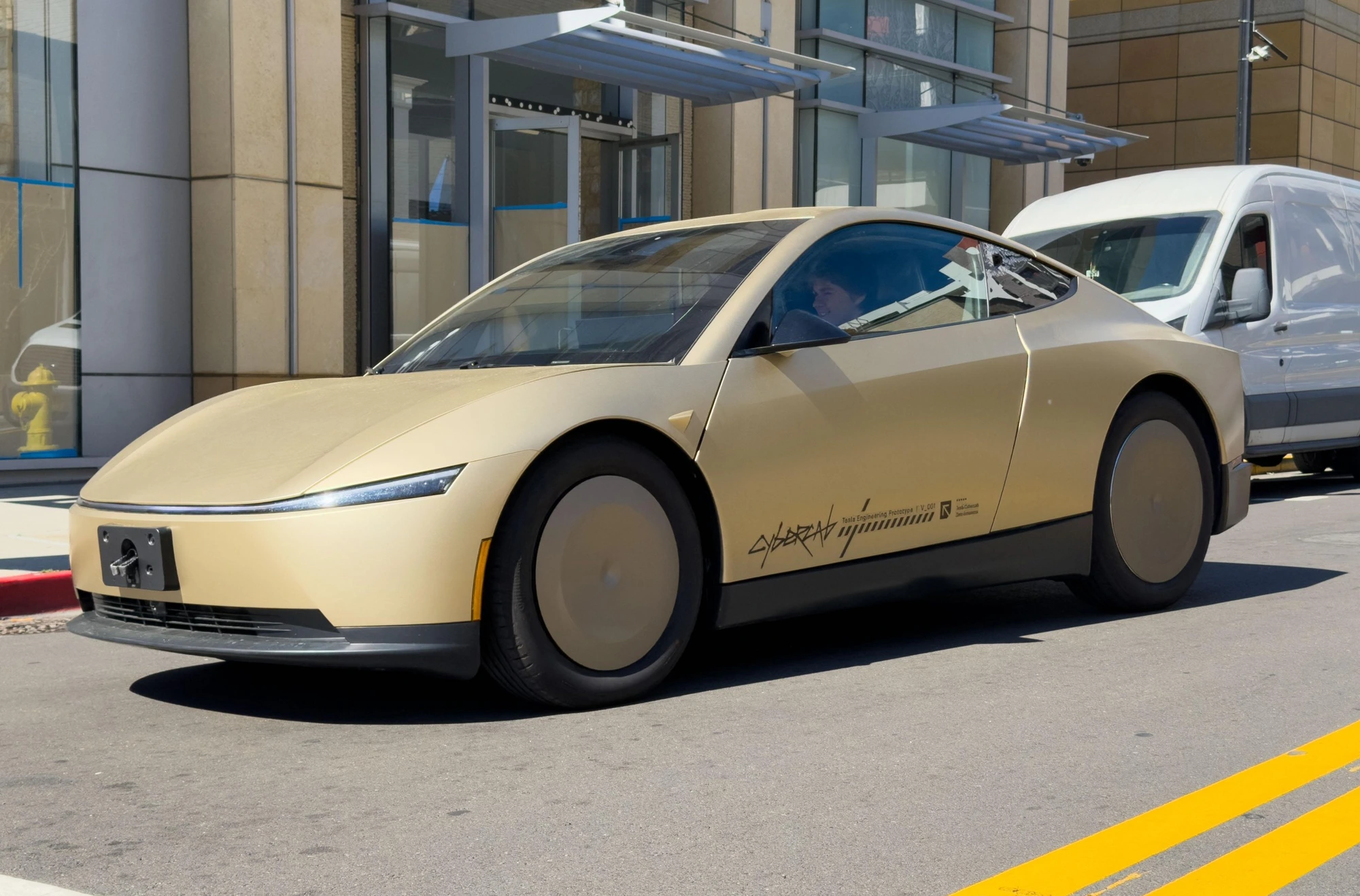 Tesla запускает роботакси Cybercab в Остине: ставка на камеры без лидара