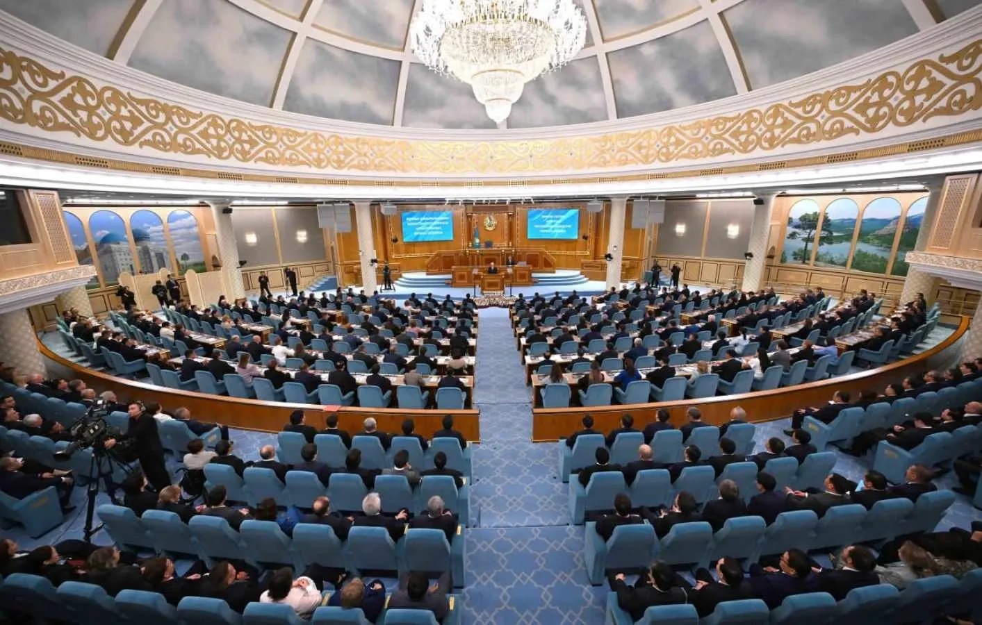 Казахстан заменил двухпалатный парламент на Курултай из 145 депутатов после референдума