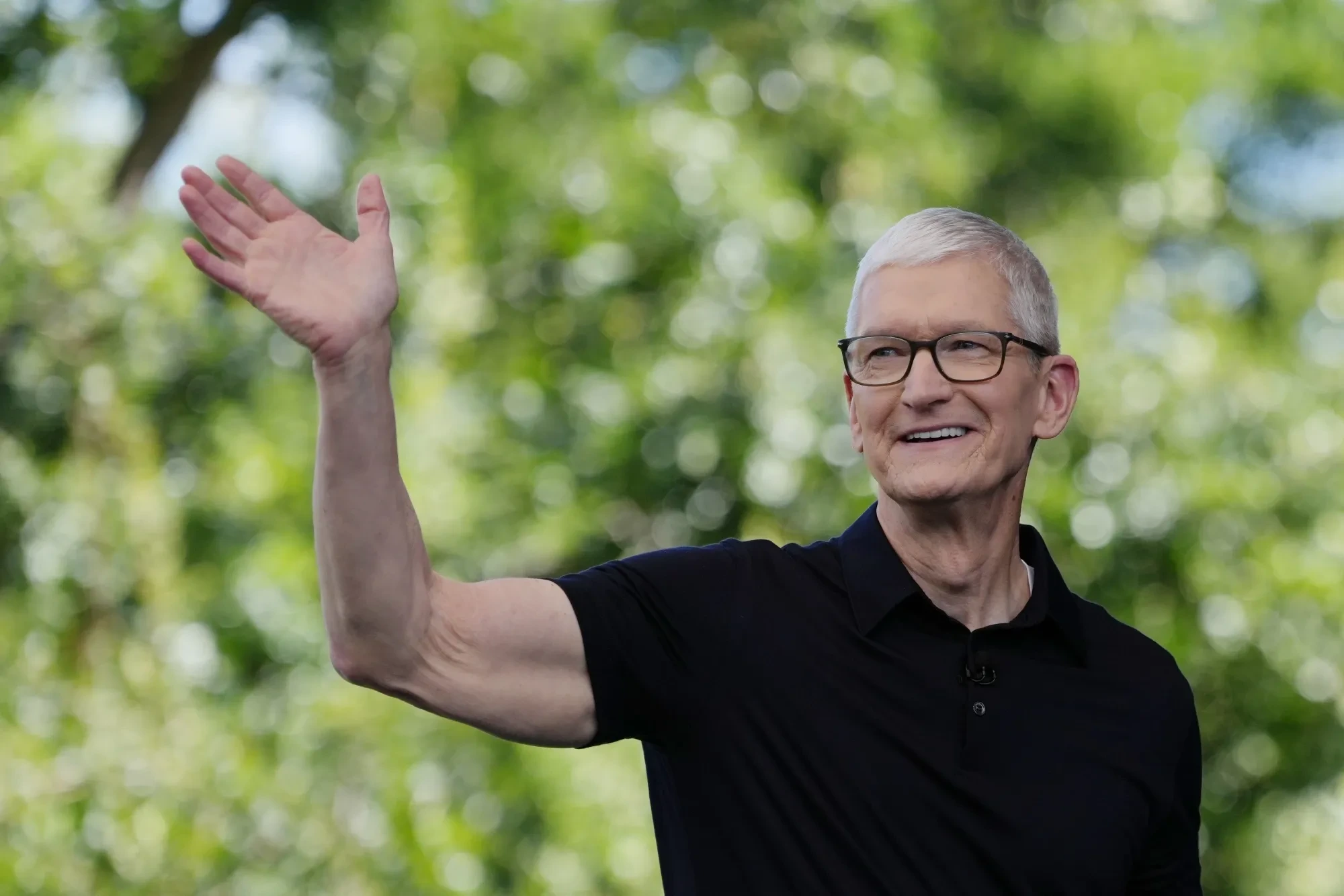 Тим Кук покинул пост гендиректора Apple, предупредив о «столетнем наводнении» цен на чипы памяти