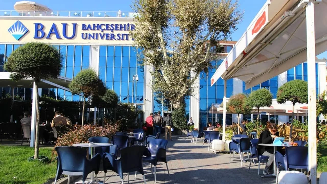 Надзорный орган высшего образования Турции начал проверку 23 частных вузов из-за повышения платы