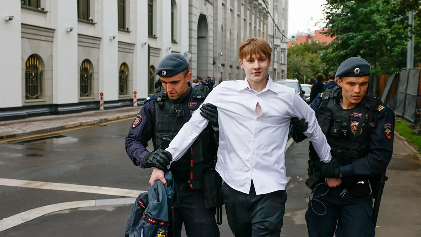 В Москве задержаны два кандидата «Яблока» в Госдуму из-за поста в Telegram 2024 года