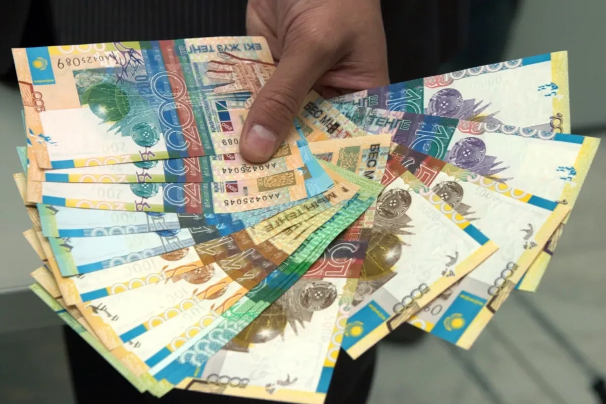 Тенге укрепляется на фоне роста вложений иностранцев в госбумаги Казахстана до $5 млрд