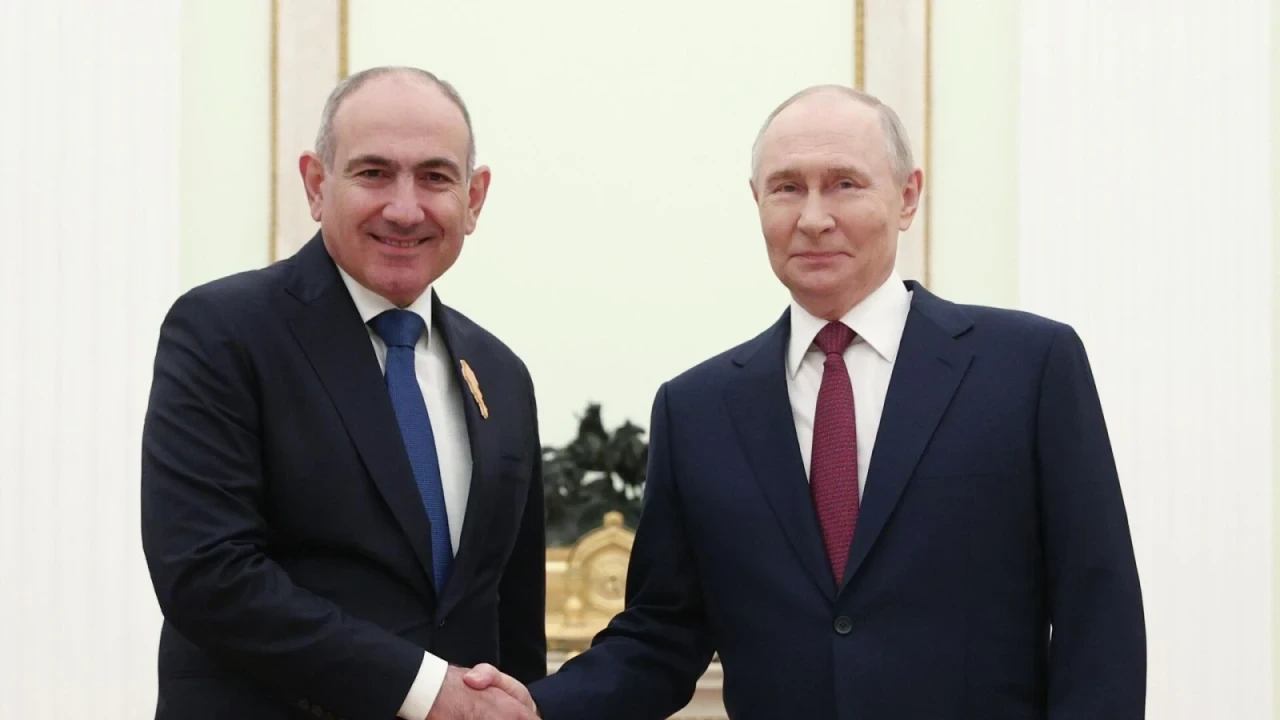 Путин и Пашинян обсудят в Москве путь развития Армении и референдум